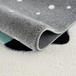 Svanhilde Kinderteppich Pinguin Elliot - Kunstfaser - Grau / Schwarz 8 Svanhilde Kinderteppich Pinguin Elliot - Kunstfaser - Grau / Schwarz -Teppiche populaire boutique 1000198035 211006 14392100052 DETAILS P000000001000198035