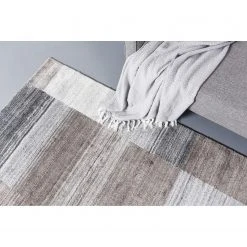 THEKO die markenteppiche Kurzflorteppich Venice Camel Multi - Viskose / Baumwolle - Grau / Beige - 140 x 200 cm -Teppiche populaire boutique 1000249799 210318 08422700888 MOOD DETAILS P000000001000249799 mood
