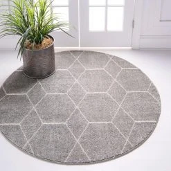 Top Square Kurzflorteppich Crosses Frieze II - Polypropylene / Baumwolle - Grau - Durchmesser: 120 cm 13 Top Square Kurzflorteppich Crosses Frieze II - Polypropylene / Baumwolle - Grau - Durchmesser: 120 cm -Teppiche populaire boutique 1000285113 210819 13505900858 MOOD DETAILS P000000001000285113 mood