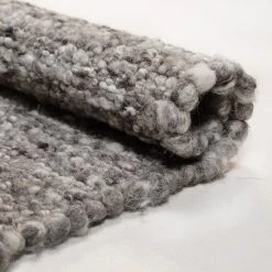 THEKO die markenteppiche Wollteppich Berberina Super - Schurwolle - Grau - 70 x 130 cm 10 THEKO die markenteppiche Wollteppich Berberina Super - Schurwolle - Grau - 70 x 130 cm -Teppiche populaire boutique 1000301577 211117 17452204546 DETAILS P000000001000301577