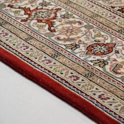 THEKO die markenteppiche Wollteppich Sirsa Silk Tabriz I - Schurwolle / Seide - Rot - 90 x 160 cm -Teppiche populaire boutique 1000303566 211117 17424002897 DETAILS P000000001000303566